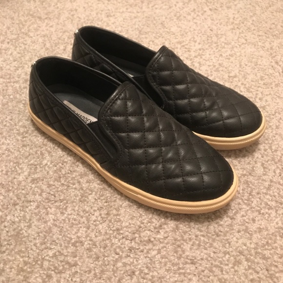 Steve Madden Black Shoes - Picture 1 of 2